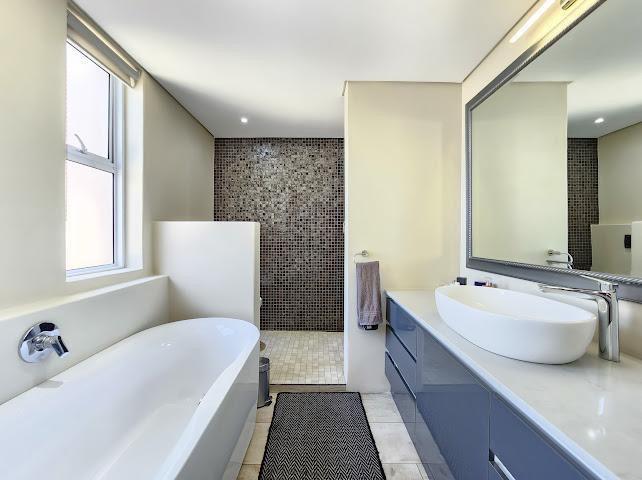 2 Bedroom Property for Sale in Sea Point Western Cape